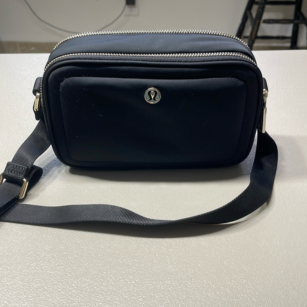 Lululemon (Camera Bag).